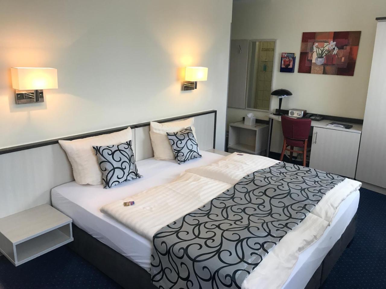 Parkhotel نيوبراندنبرغ المظهر الخارجي الصورة