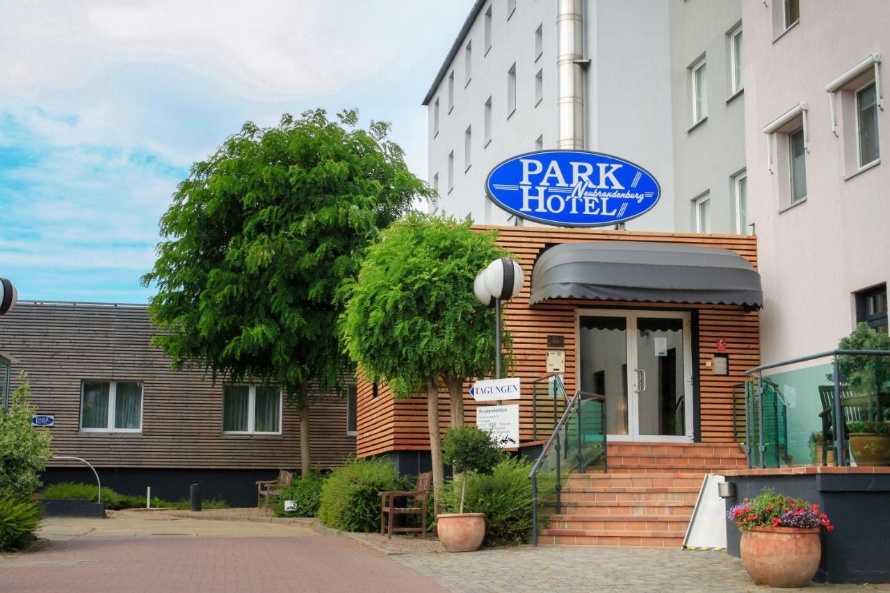 Parkhotel نيوبراندنبرغ المظهر الخارجي الصورة