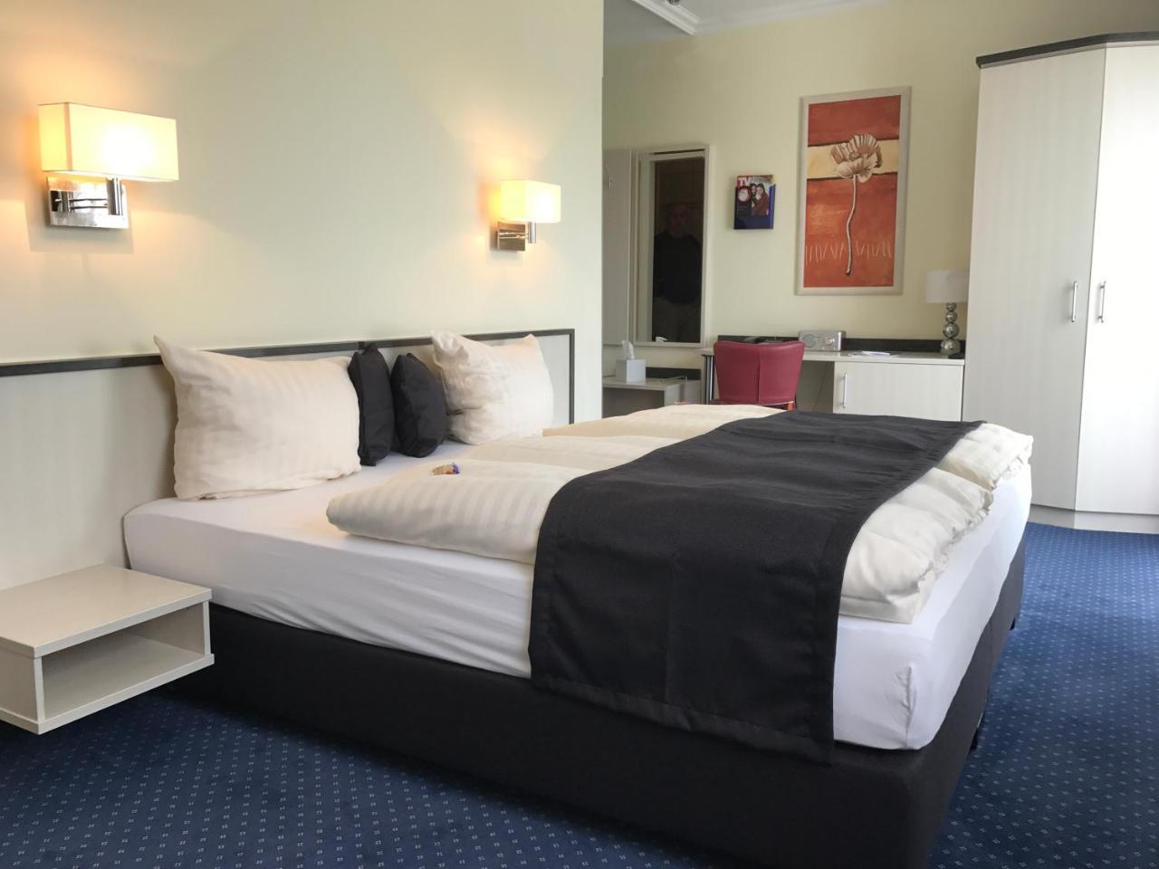 Parkhotel نيوبراندنبرغ المظهر الخارجي الصورة