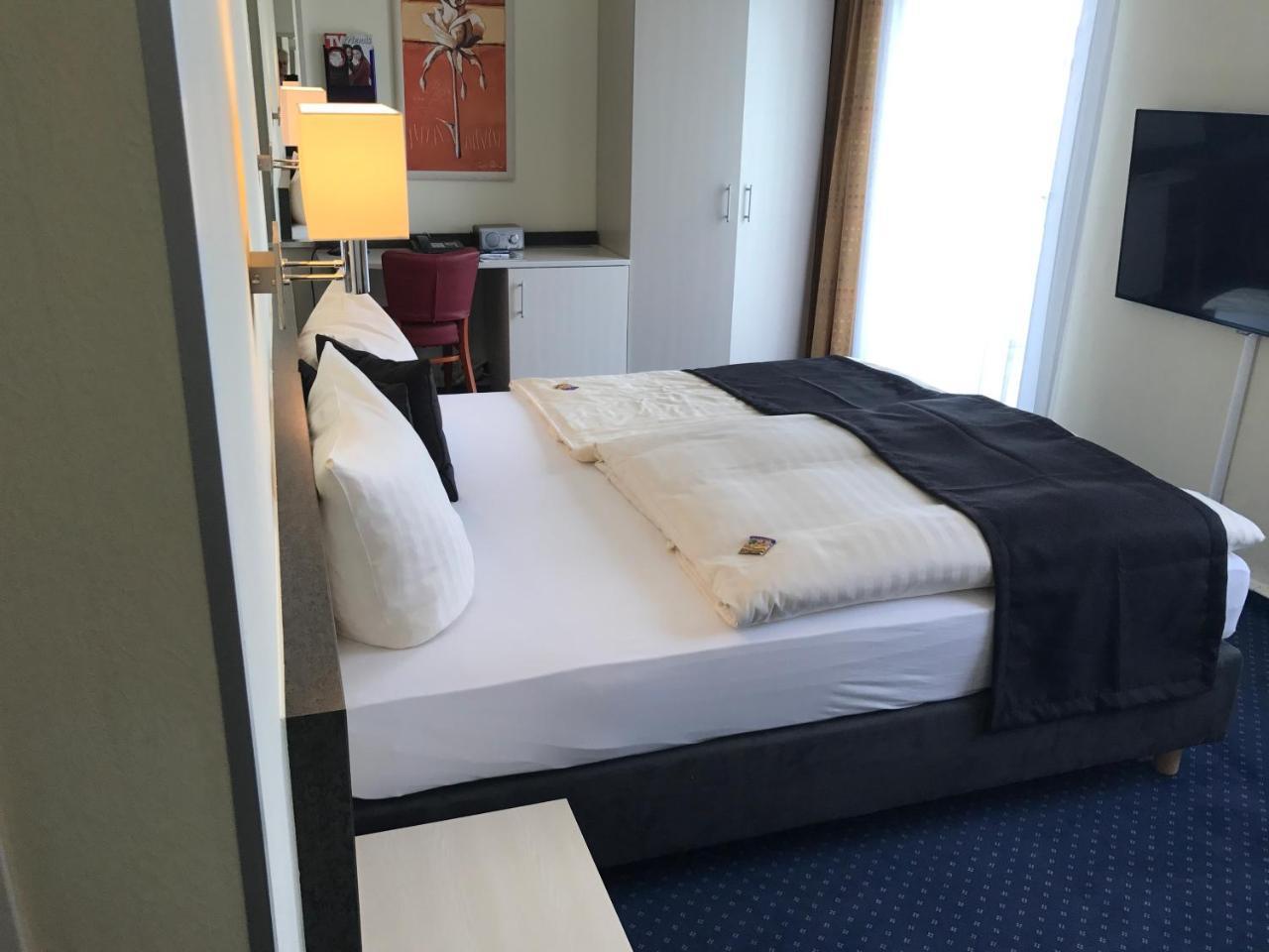 Parkhotel نيوبراندنبرغ المظهر الخارجي الصورة